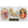 Plaque auto forme rectangle en alu striée H. 3 x 5,5 cm avec rose plus 2 résines, plusieurs saints.