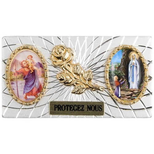 Plaque auto forme rectangle en alu striée H. 3 x 5,5 cm avec rose plus 2 résines, plusieurs saints.