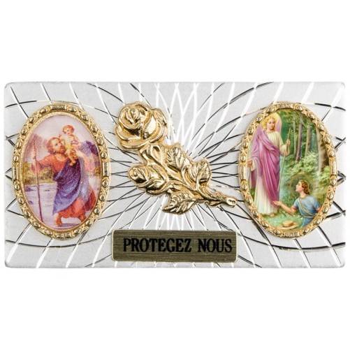 Plaque auto forme rectangle en alu striée H. 3 x 5,5 cm avec rose plus 2 résines, plusieurs saints.