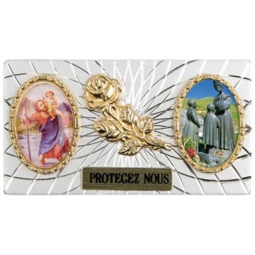 Plaque auto forme rectangle en alu striée H. 3 x 5,5 cm avec rose plus 2 résines, plusieurs saints.