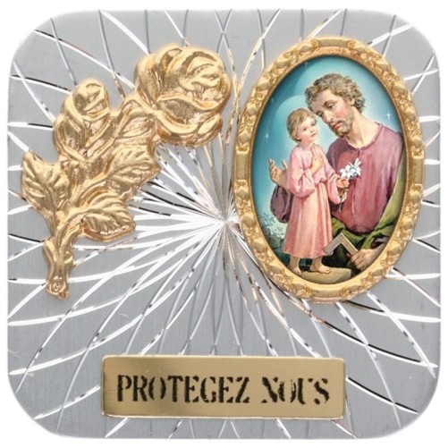 Plaque auto forme carrée en alu striée H. 3.50 cm avec rose avec résines. Disponible avec différents Saints.