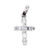 Croix de cou en argent 925 (1,40 g), sertie de pierres OZ – H. 1,5 cm. Livrée en boîte..
