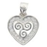 Pendentif cœur avec triskel en argent 925 rhodié, 1,5 cm, pierres OZ (1,2 g). Livré en boîte.