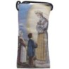Porte-lunettes / téléphone en tissu, brodé de fil d’or, H 17 x 9 cm, avec cordon. Plusieurs modèles..
