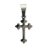 Croix de cou baroque tréflée argentée en acier inoxydable H. 1.5 cm..