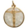 Pendentif en coquille naturelle avec Christ en croix au centre en laiton dore Ø 1,5 cm..