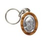 Porte-clés H. 4 cm en bois d’olivier avec plaque en métal argenté.