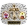 Plaque auto rectangle H. 3,5 x 4 cm arrondie en alu striée avec croix plus 2 résines, plusieurs saints.