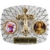 Plaque auto rectangle H. 3,5 x 4 cm arrondie en alu striée avec croix plus 2 résines, plusieurs saints.