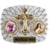 Plaque auto rectangle H. 3,5 x 4 cm arrondie en alu striée avec croix plus 2 résines, plusieurs saints.