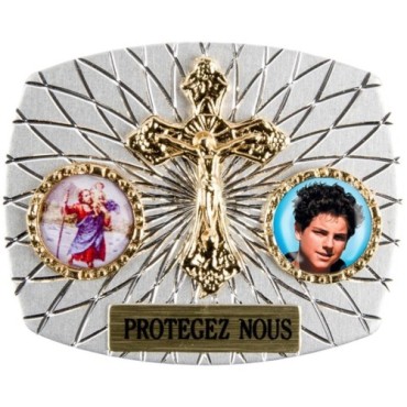 Plaque auto rectangle H. 3,5 x 4 cm arrondie en alu striée avec croix plus 2 résines, plusieurs saints.