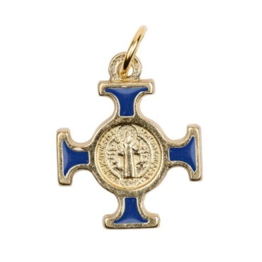 Croix de cou de saint Benoit en métal couleur dorée émaillé, hauteur 2 cm.
