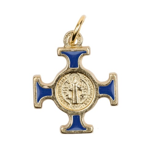 Croix de cou de saint Benoit en métal couleur dorée émaillé, hauteur 2 cm.