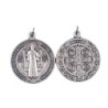 Medaille metal couleur argentee de saint Benoit, plusieurs tailles.