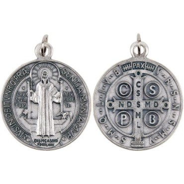 Medaille metal couleur argentee de saint Benoit, plusieurs tailles.