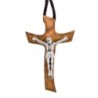 Croix de cou biseautée en bois d'olivier avec Christ métal couleur argentée H. 3,5 cm avec cordon cuir 70 cm..