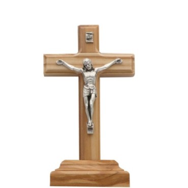 Crucifix en bois dolivier avec Christ en métal couleur argentée sur socle