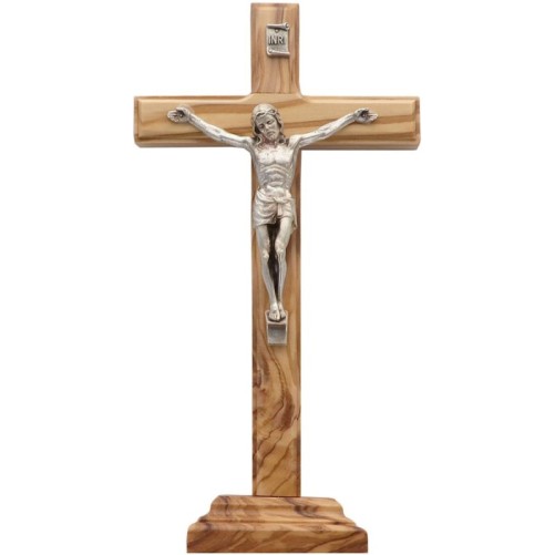 Crucifix en bois dolivier avec Christ en métal couleur argentée sur socle