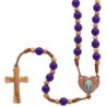 Chapelet sur corde grains en verre Ø 7-8 mm, longueur au coeur 38 cm, croix et coeur en bois d olivier. Differentes couleurs.