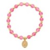Bracelet sur élastique grains rond en verre Ø 6 mm avec médaille de la V. Miraculeuse de couleur dorée. Différentes couleurs