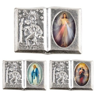 Plaque auto forme livre H. 2,5 x 3,7 cm en metal de saint Christophe avec resine des saints..