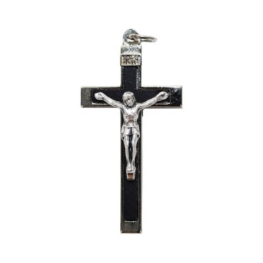 Croix de cou en métal argenté, émaillée avec Christ, H. 4,5 cm.