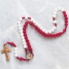 Chapelet du Jubilé 2025 Pèlerins de l'Esperance sur corde grains rond en verre, blanc et rouge Ø 7 mm avec croix en bois