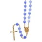 Chapelet de grains forme cœur en verre Ø 8 mm sur chaine, croix avec Christ. Livré en boite. Disponible en différentes couleurs.