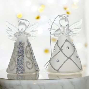 Ange en verre avec robe décorée de motifs argentés. Hauteur 8 cm. Série de 4 anges assortis.