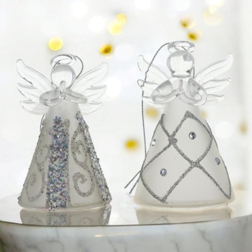 Ange en verre avec robe décorée de motifs argentés. Hauteur 8 cm. Série de 4 anges assortis.