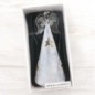 Ange en verre en prière, robe LED lumineuse opaque et transparente décorée d’étoiles. H. 15 cm. Livré en boîte.