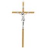 Crucifix bois clair avec Christ métal couleur argentée - H. 16 cm..
