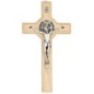 Croix de saint Benoit en bois clair, hauteur 21 cm..