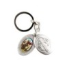 Porte-clés médaille de saint Benoit en métal couleur argentée ouvrant H. 4,5 cm double résine.