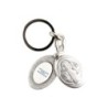 Porte-clés médaille de saint Benoit en métal couleur argentée ouvrant H. 4,5 cm double résine.