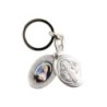 Porte-clés médaille de saint Benoit en métal couleur argentée ouvrant H. 4,5 cm double résine.