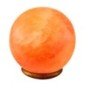 Lampe forme sphere de sel de l Himalaya socle bois livree en boite individuelle avec cordon et ampoule Ø 15 cm.