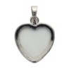 Pendentif en coquille d'ormeau en forme de cœur, laiton argente, diamètre 2 cm.
