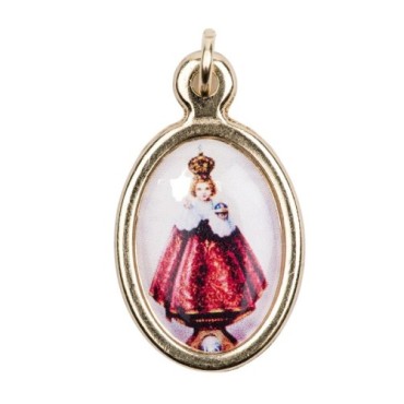 Médaille métal couleur dorée ovale H. 2,5 cm avec résine, plusieurs saints.