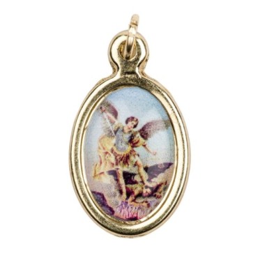 Médaille métal couleur dorée ovale H. 2,5 cm avec résine, plusieurs saints.