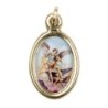 Médaille métal couleur dorée ovale H. 2,5 cm avec résine, plusieurs saints.