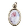 Médaille métal couleur dorée ovale H. 2,5 cm avec résine, plusieurs saints.