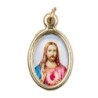 Médaille métal couleur dorée ovale H. 2,5 cm avec résine, plusieurs saints.