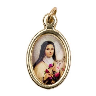 Médaille métal couleur dorée ovale H. 2,5 cm avec résine, plusieurs saints.