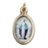 Médaille métal couleur dorée ovale H. 2,5 cm avec résine, plusieurs saints.