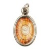 Médaille métal couleur dorée ovale H. 2,5 cm avec résine, plusieurs saints.