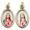 Médaille métal couleur dorée ovale H. 2,5 cm avec résine, plusieurs saints.
