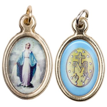 Médaille métal couleur dorée ovale H. 2,5 cm avec résine, plusieurs saints.