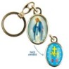 Porte-cles en metal couleur doree H. 3,8 cm avec resine couleur des saints.