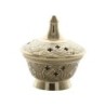 Brûle-encens en laiton ciselé avec pied et grille, grand modèle, H 9 cm, Ø 8 cm. Livré en boîte individuelle.